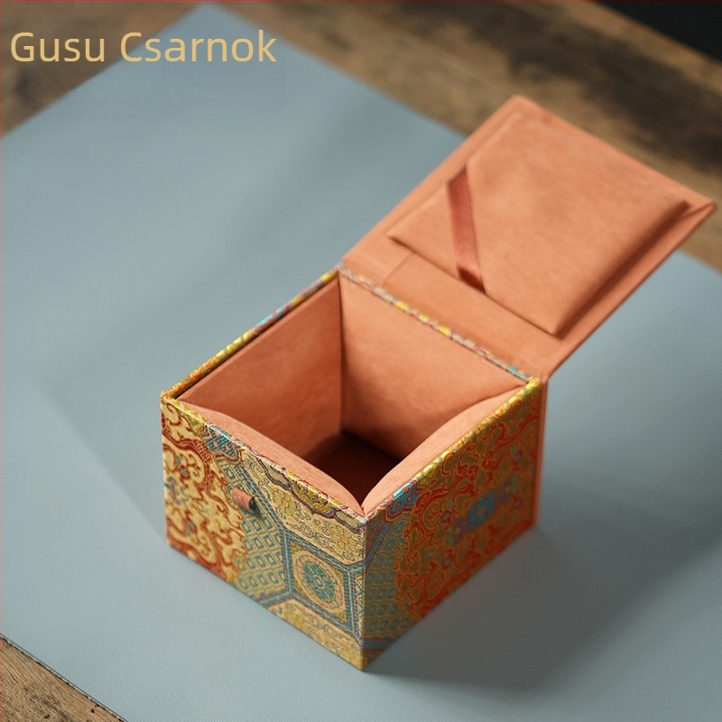 Ajándékdoboz lila agyag teáskanna és porcelán teáskészlethez, fedeles csészével és gaiwan-nal, ékszerdoboz