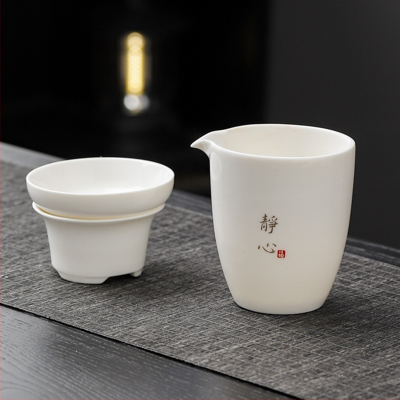 Fehér jade hatású porcelán teáskészlet integrált szűrővel és teás tálcával