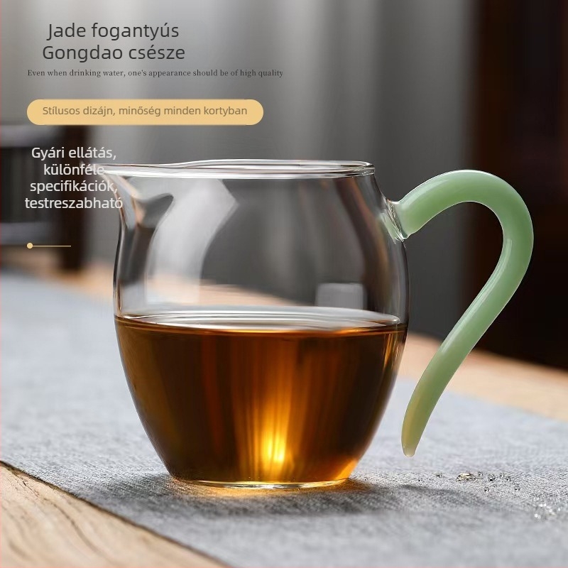 Hőálló, kis méretű boroszilikát üvegből készült teáscsésze zöld jade fogantyúval és teafilterrel