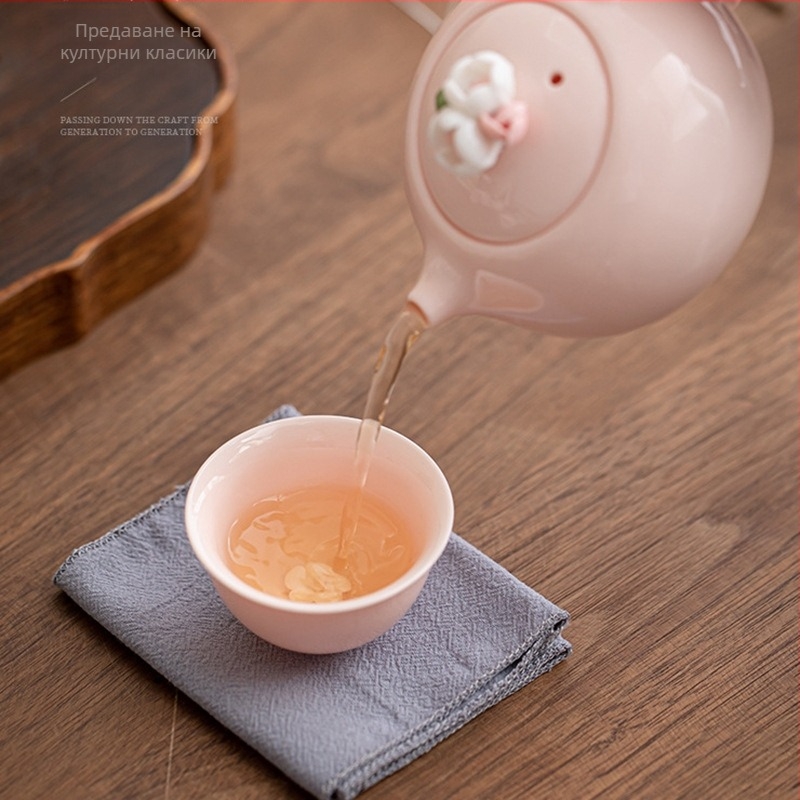 Rózsaszín kézzel készített virágmintás teáscsésze — porcelán Gongfu teához, aromás csésze