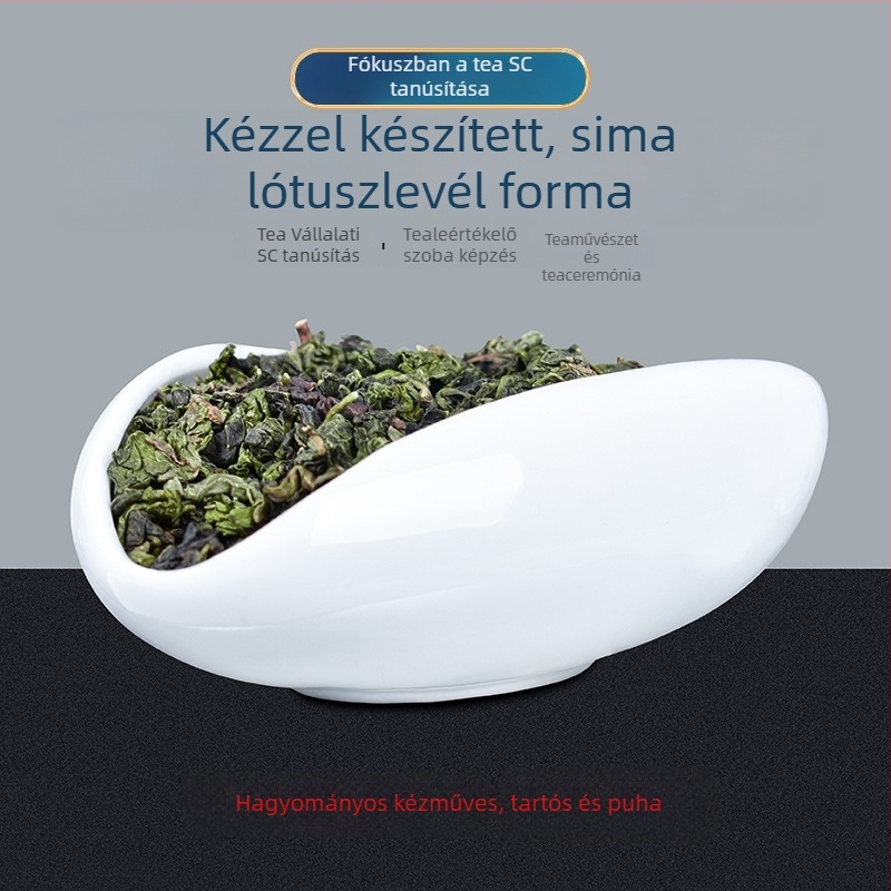 Fehér porcelán teás minta tálca teaceremóniához és a tea művészetének bemutatásához