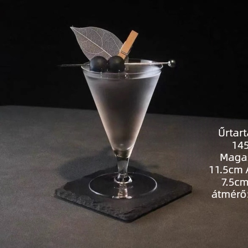 Japán stílusú Kimura sorozatú V-formájú martini pohár háromszög alakú szárral, kristály koktél pohár