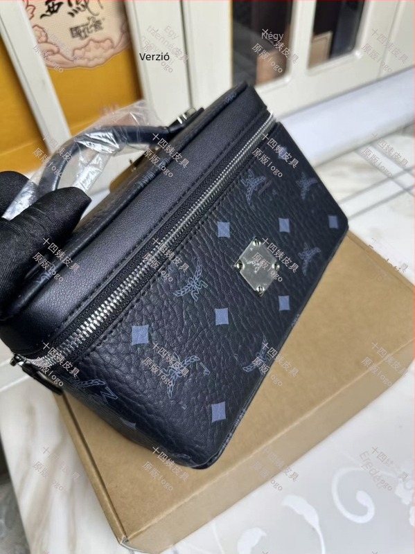 M Brand monogram nyomtatott box táska nőknek, 2026-os modell, váll- és keresztpántos, kézitáska, sminktáska, sokoldalú