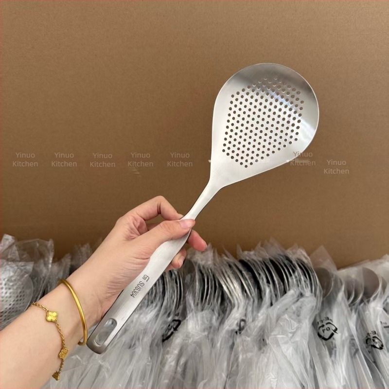 Yinuo Konyhai Colander 304 Rozsdamentes Acél – Nagy Méretű, Többfunkciós Szűrő Földimogyoróhoz és Borsz szemekhez, Otthoni és Szállodai Használatra