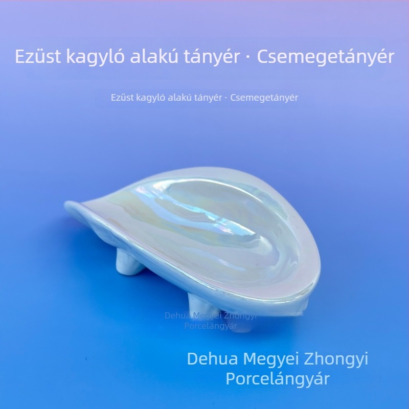 Kerámiás, szabálytalan korong alakú tál ezüst lézerrel vágott kagyló mintával, japán stílusú étkészlet