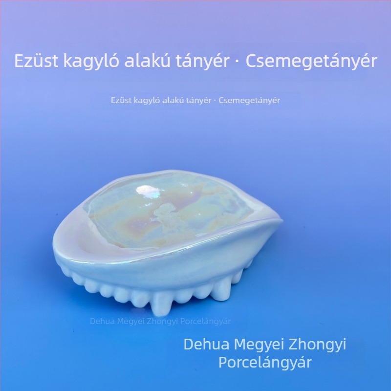 Kerámiás, szabálytalan korong alakú tál ezüst lézerrel vágott kagyló mintával, japán stílusú étkészlet