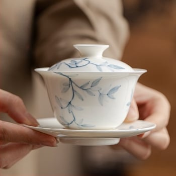 Mi Yan Fehér porcelán gaiwan készlet, kézzel festett kék‑fehér mintával, nagy méretű fedeles teás tál otthoni tea-szertartáshoz