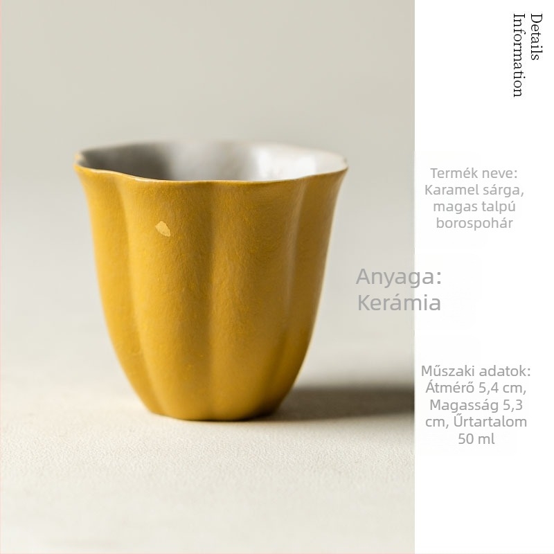 Matt porcelán teáscsésze karamell-sárga arany szirmokkal