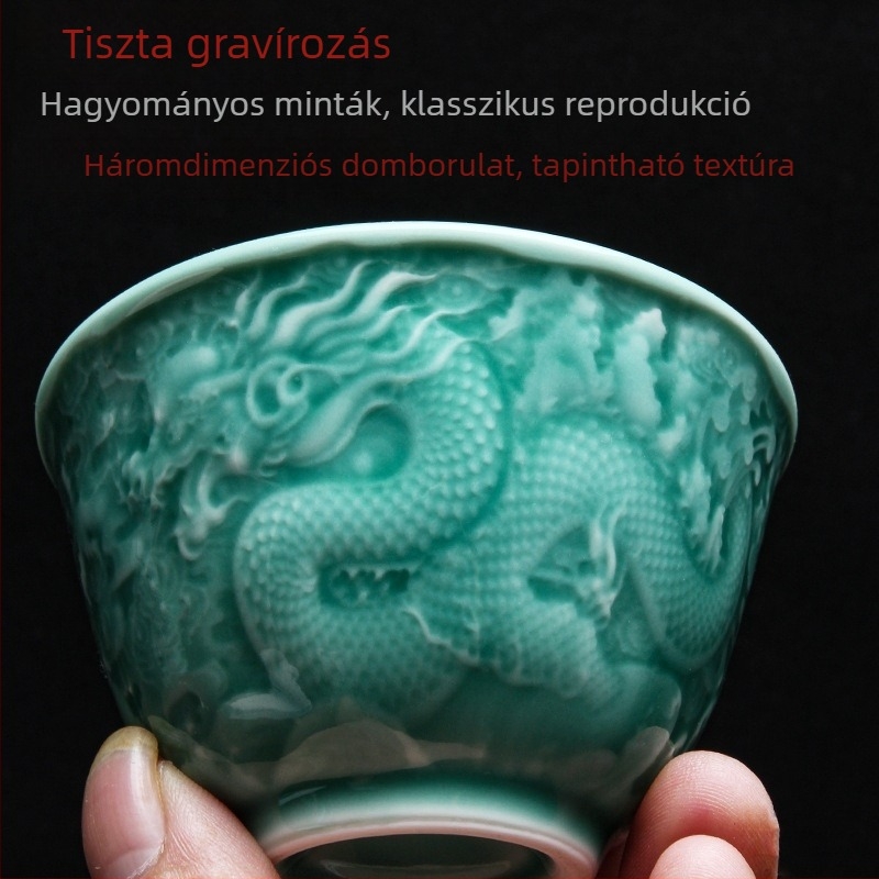 Celadon teáscsésze relief dragon és phoenix-sal, szilva-zöld mázzal, kínai antik stílusú háztartási teáscsésze
