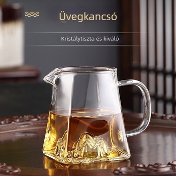 Üvegből készült teáskészlet kiegyensúlyozó pohárral, teás osztóval és teás tálcával, elegáns.