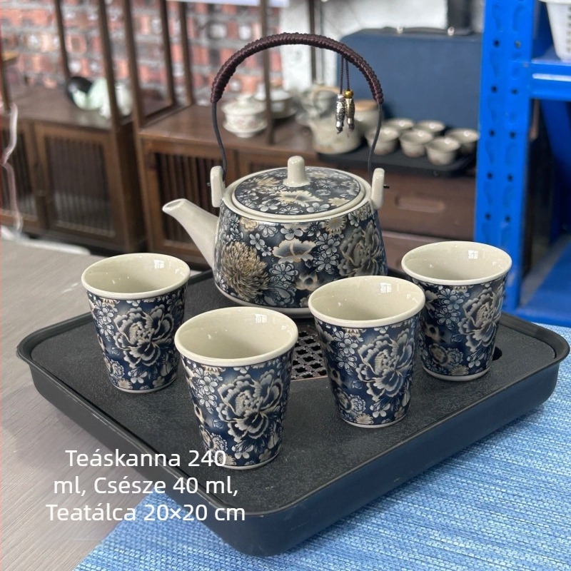 Kék-fehér filigrán mintás teáskanna peóniás fogantyúval, 1 teáskanna és 4 csésze teás tálcával