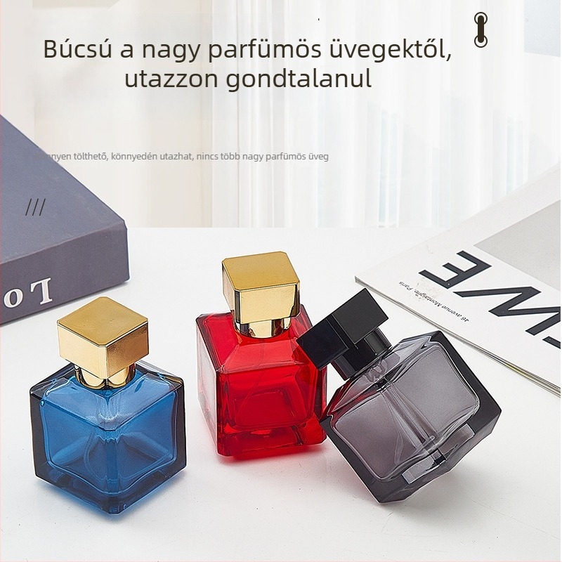 Színes, négyszögletes üvegparfümös flakon, 50 ml, nyomó kupakkal és finom permetező fejjel