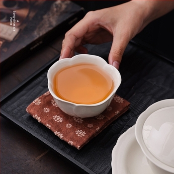 Gongfu teáscsésze hamvas kerámiából virágmintával, egy darab otthoni használatra, magas minőség.