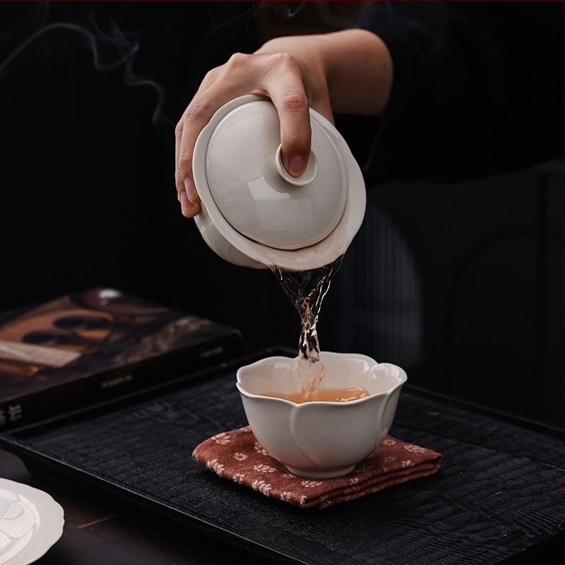 Gongfu teáscsésze hamvas kerámiából virágmintával, egy darab otthoni használatra, magas minőség.