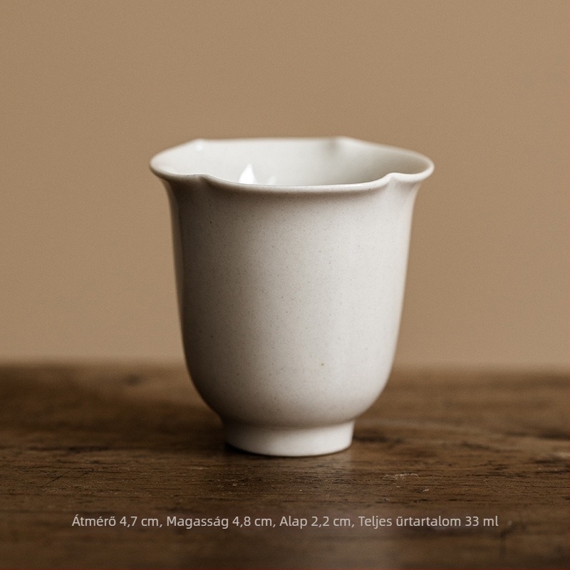 Porcelán teáscsésze japán stílusban, kézzel készített, növényi hamu mázzal, kis méretű, retro dizájn