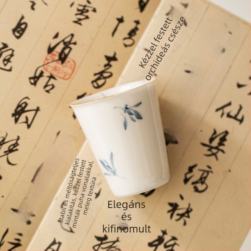 Kézzel festett teáscsésze lepkeorchidea motívummal, kerámia, aláglazúros szín, Kung Fu stílus, fehér porcelán, kóstolócsésze
