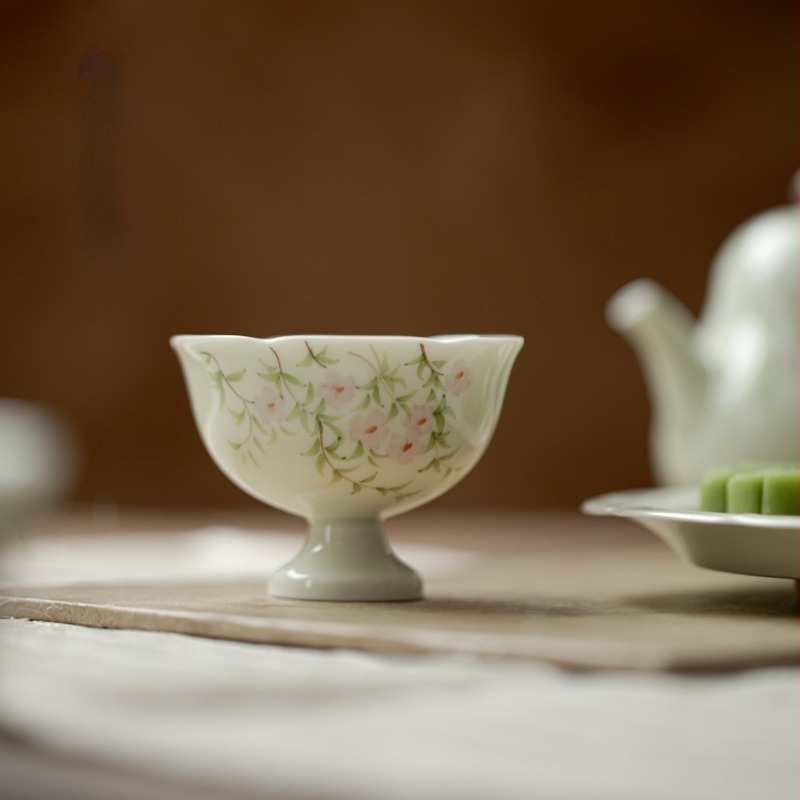 Mi Yan fehér porcelán kézzel festett rózsa teáscsésze, nagy méretű, magas lábú kerámia teáscsésze, vintage stílusban