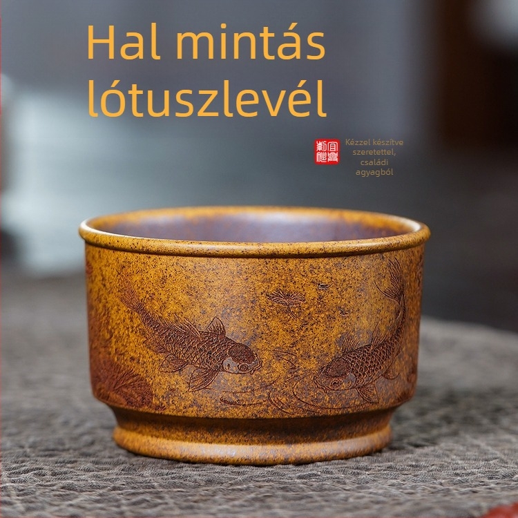 Yixing lila homok teáscsésze – kézzel készített, hal motívummal és lótuszlevéllel, aranyhomok részletekkel