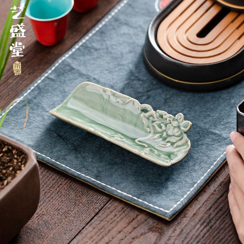 Kézzel faragott Yue kiln celadon lotus tea kanál, retro árnyékgravírozású kerámia tea kellékek kung fu teaceremóniához