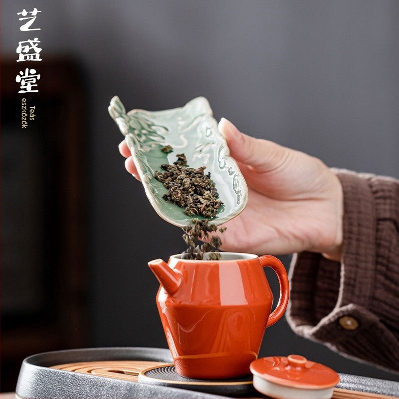 Kézzel faragott Yue kiln celadon lotus tea kanál, retro árnyékgravírozású kerámia tea kellékek kung fu teaceremóniához