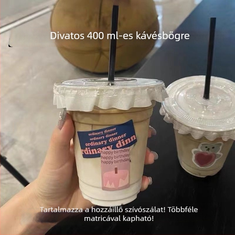 Egyszer használatos műanyag italos poharak tejes teához, kávéhoz és más italokhoz