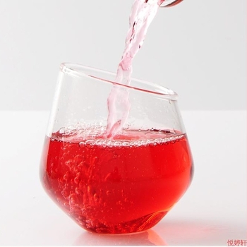 Átlátszó, vastag falú hőálló üvegpohár pezsgőhöz, koktélokhoz, gyümölcsléhez, teához és vízhez, ferde peremű aromapohár; vörösboros pohár