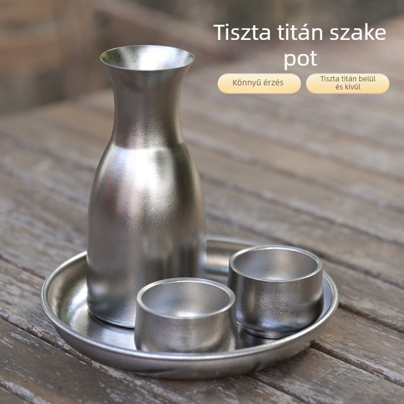 Titánium boros készlet otthoni használatra — hordozható boros kanna és kis poharak kempingezéshez