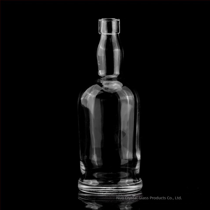 700 ml kristályfehér üveg, hengeres alakú, whiskyhez, brandyhez, borhoz és vodkához, fából készült dugóval – üres üveg