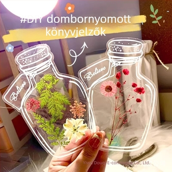 Szárított virágok és növényi példány lamináló filmmel, ősszel gyűjtött juharlevél — kézműves DIY anyagok, áttetsző levél kollázs