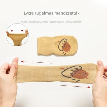 Kisgyermekek számára belső használatra készült pamut zokni csúszásmentes pöttyökkel, középmagasságú, jacquard mintával, 1-3 éveseknek.