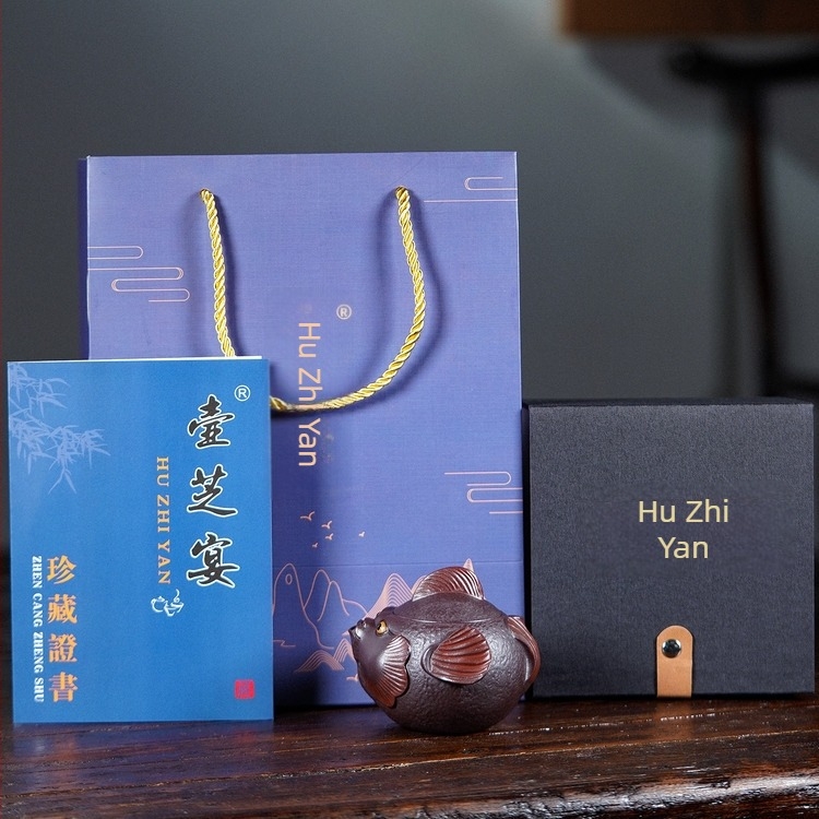 Lila homokból készült tea-pet díszfigura – kiegészítő a teázóasztalhoz
