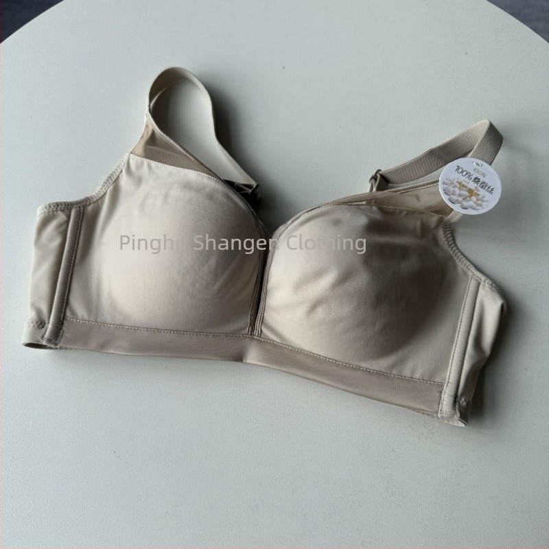 100% mulberry selyem bélésű melltartó, könnyű, puha, kényelmes; merevítő nélküli; 3/4 kosár, felső rész vékony, alsó rész vastag; rögzített vállpántok; hátul négy sor horog- és szemzáródás