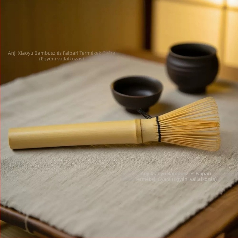 Hosszú nyelű japán stílusú matcha habverő lila és fehér bambusszal