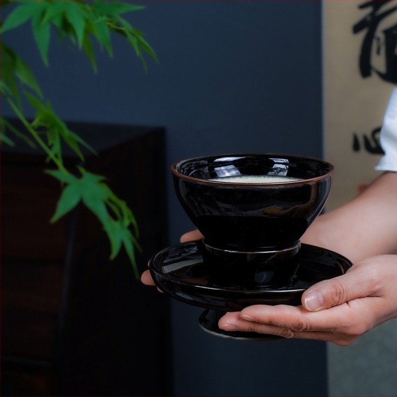 Jianzan-stílusú fekete mázas teáscsésze és alátét, 12,5 cm, matcha teához