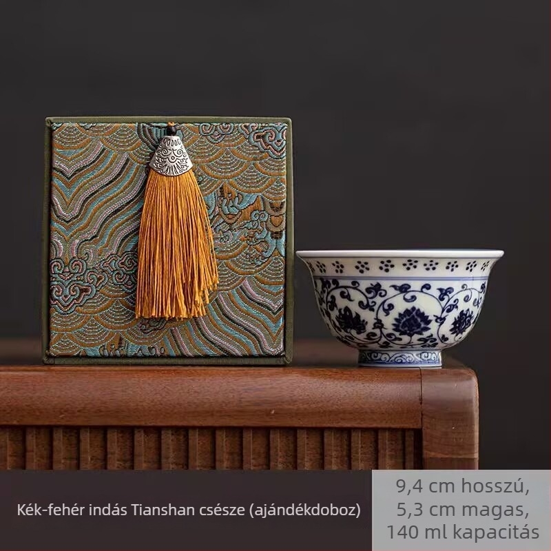 Kézzel készített kék-fehér porcelán teáscsésze lótuszlevél motívummal, retro stílus, egyedi darab