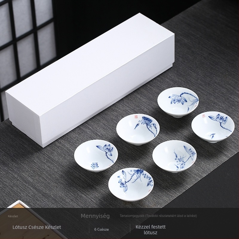 Fehér porcelán teáscsésze kézzel festett halakkal, kék-fehér Gongfu stílusban