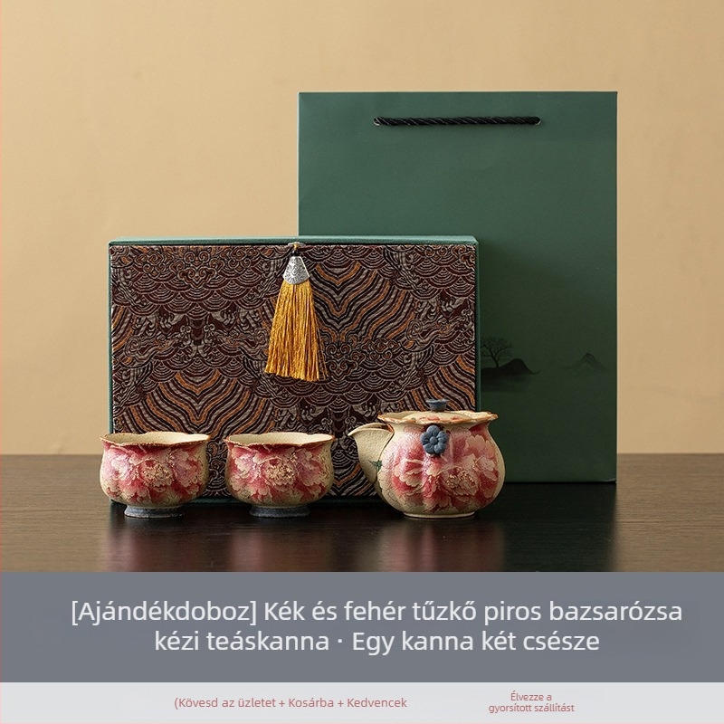 Kung-Fu teáskészlet porcelán teáskannával és két csészével, bazsarózsa mintával kék‑fehér, vörös akcentusok, ajándékdobozban