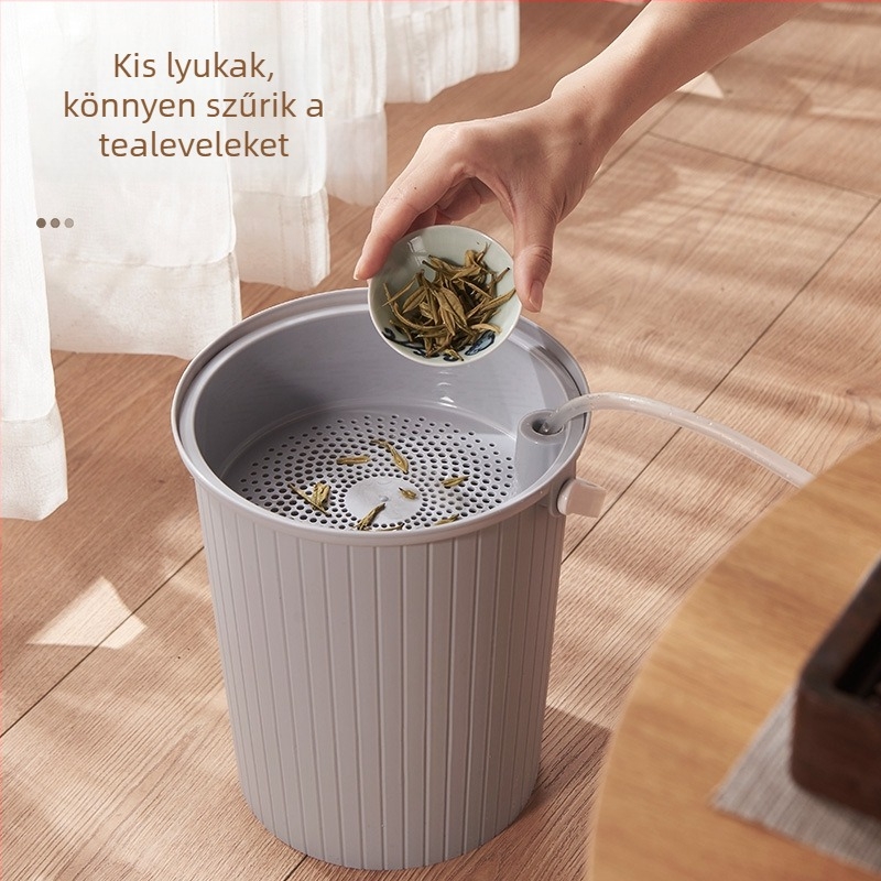 Műanyag teás tál beépített víztartállyal és tealevél-szűrővel — háztartási teakészítő állomás
