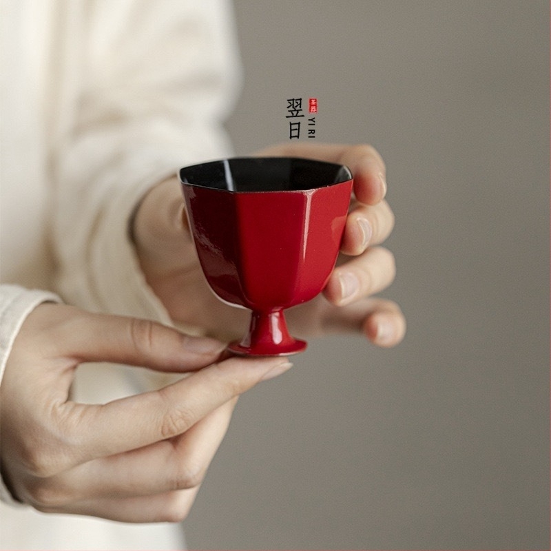 Wabi-sabi stílusú teáscsésze, magas minőségű retro minimalista Gongfu teáscsésze, vörös kerámia, kézzel készített, kis lábú pohár
