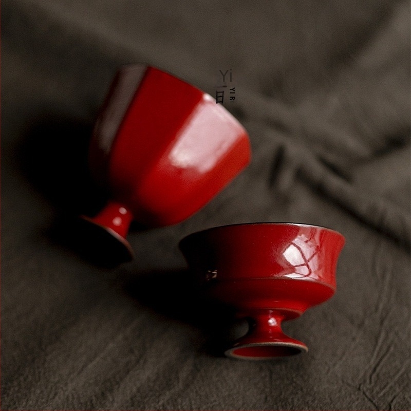 Wabi-sabi stílusú teáscsésze, magas minőségű retro minimalista Gongfu teáscsésze, vörös kerámia, kézzel készített, kis lábú pohár