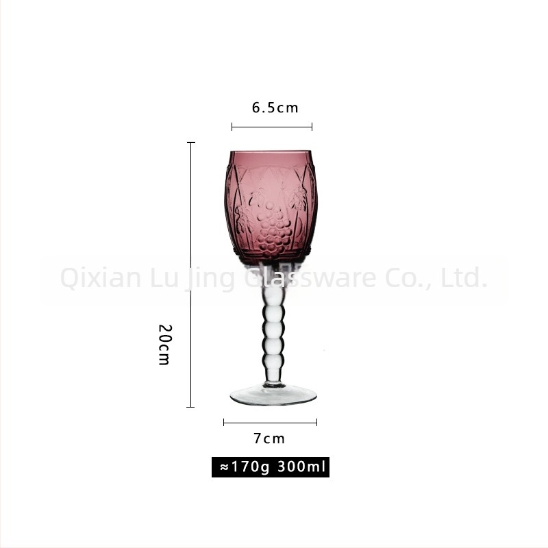 Északi stílusú, reliefes, színes üvegpohár vörösborhoz és pezsgőhöz, színes lábú goblet, minimalistás sörös pohár