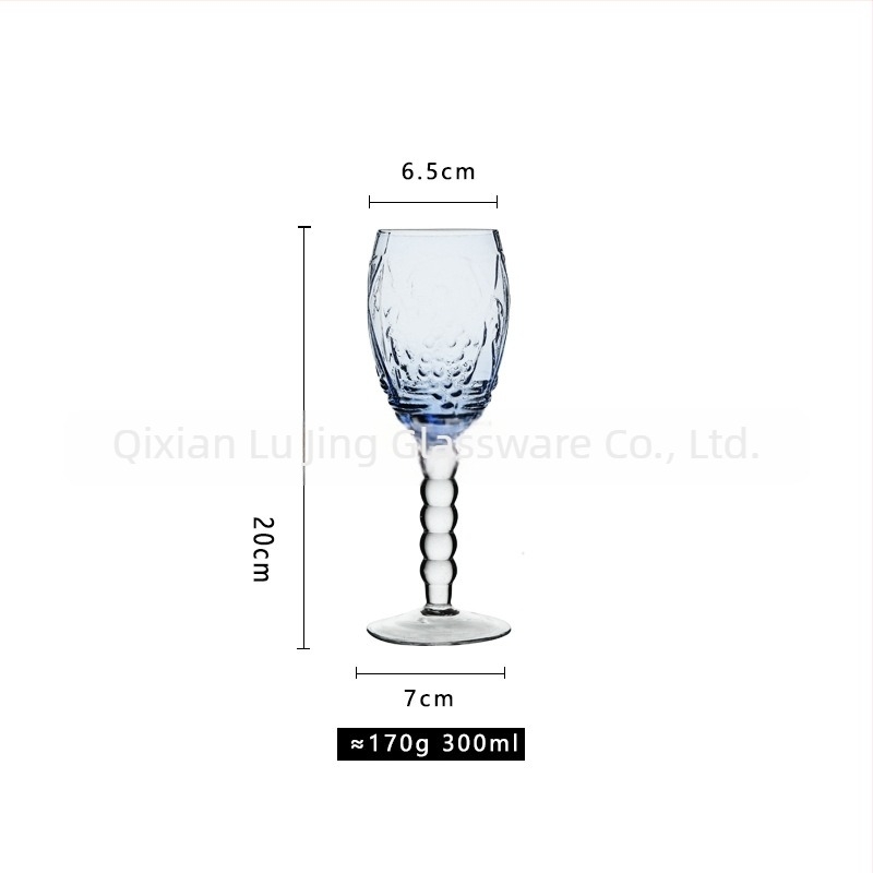 Északi stílusú, reliefes, színes üvegpohár vörösborhoz és pezsgőhöz, színes lábú goblet, minimalistás sörös pohár