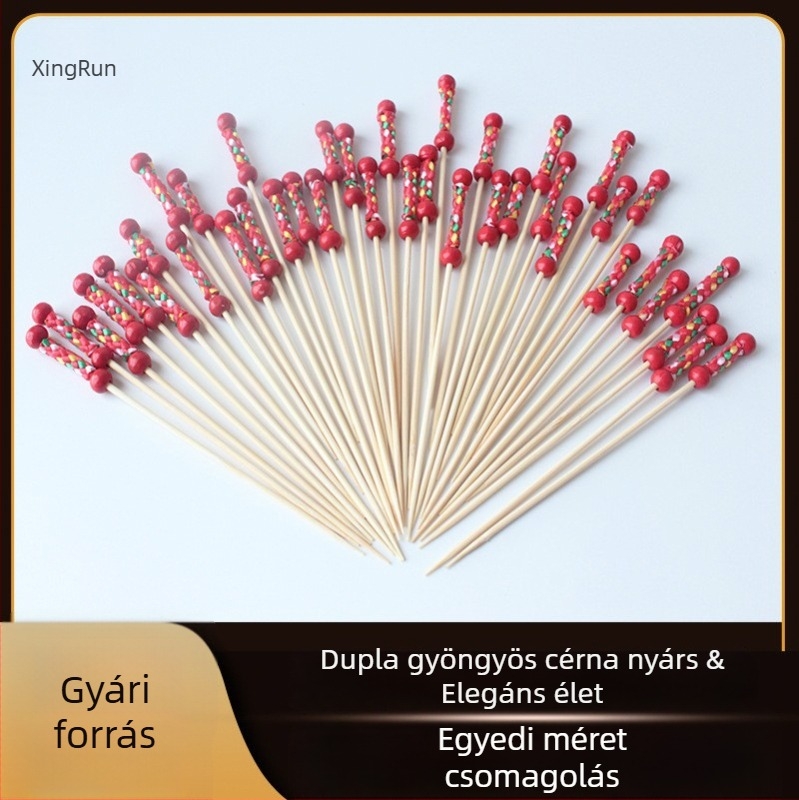 Egyszer használatos bambusz nyársak piros és sárga dupla gyöngyökkel, fonallal tekerve, gyümölcs- és koktél dekorációhoz