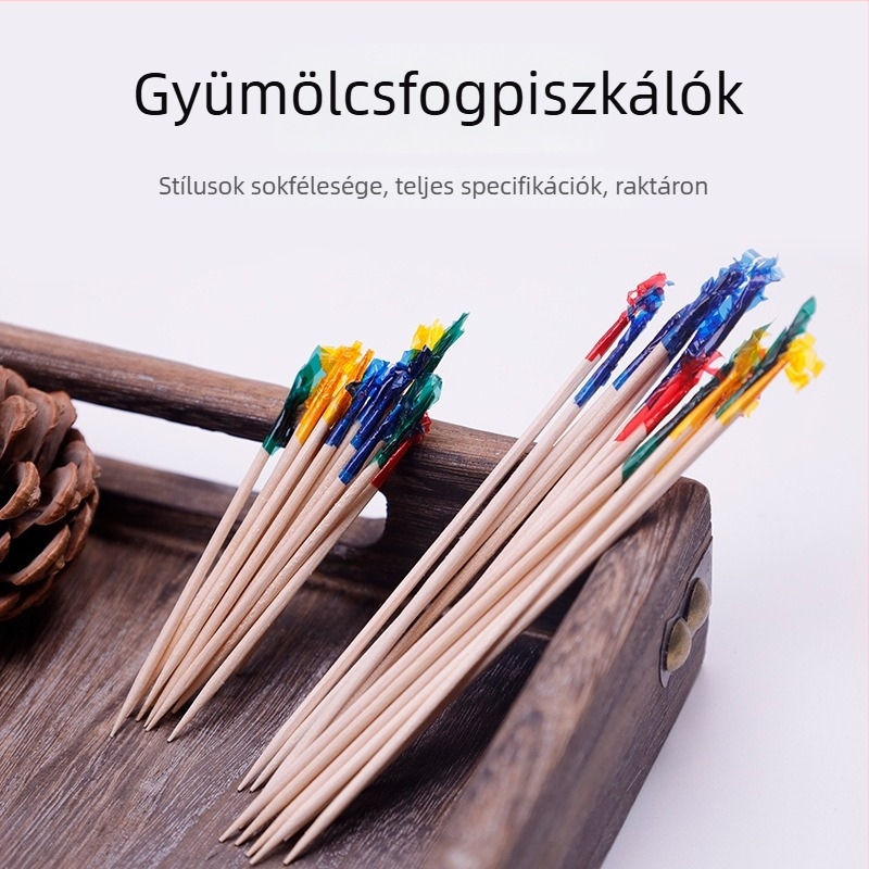Fából készült gyümölcsnyársak színes virágmintával, modern letisztult stílusban – koktélokhoz, nassolnivalókhoz és desszertekhez