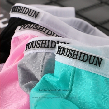 Férfiaknak alacsony derekú, keskeny oldalakkal, lélegző és kényelmes boxer brief, nagy U-alakú zsebbel, magas fazon