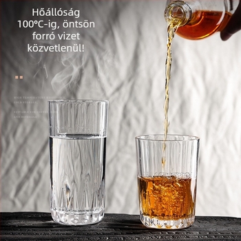 Hőálló üvegpohár egyenes testtel és csíkos, áttetsző kivitelben; teához, tejhez, gyümölcsléhez, kávéhoz vagy borhoz; otthoni reggeli pohár.
