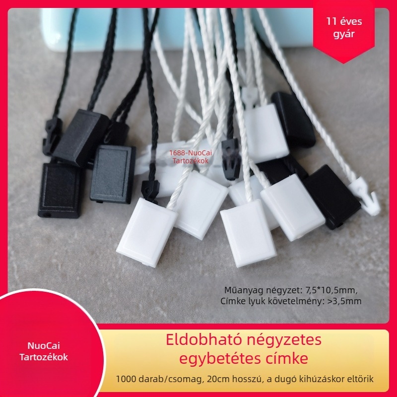 Egyszer használatos négyzet alakú címke zsinór csattal ruházathoz
