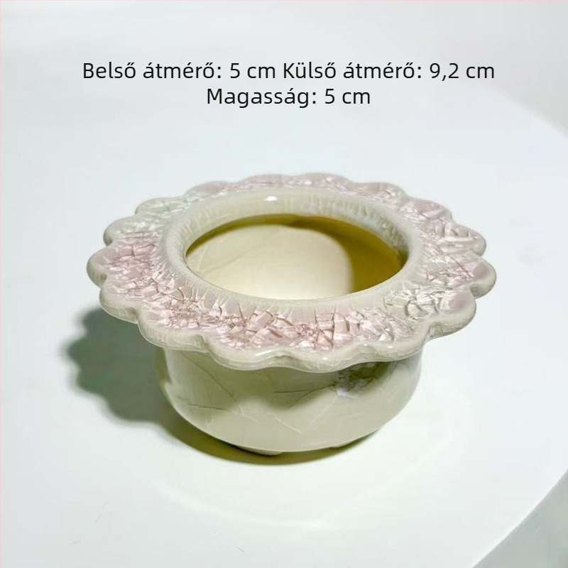 Kerámiából készült sukulentatartó crackle glazúrral, minimalistás asztali elrendezés