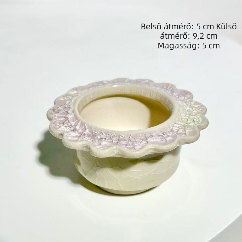 Kerámiából készült sukulentatartó crackle glazúrral, minimalistás asztali elrendezés