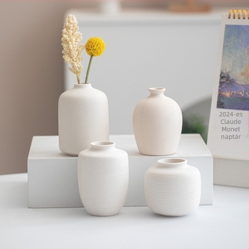 Fehér porcelán váza, modern minimalist stílus, nappali és étkező dekorációra, kis díszítő váza